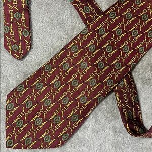 Mens Brooks Brothers Makers Burgundy Gold Geometric Horse Buckle Neck Tie 57”